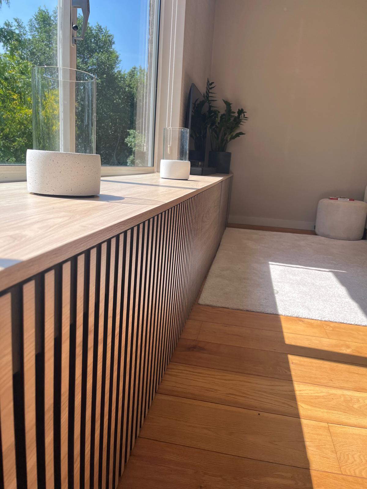 Latten eiken vensterbank met geïntegreerde radiatorscherm